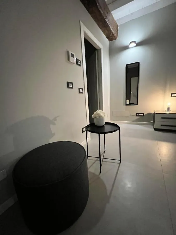 Гостевой дом V&B Suites And Apartments Павия